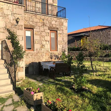 Pirnal Koey Evi Bed & Breakfast Ayvacik