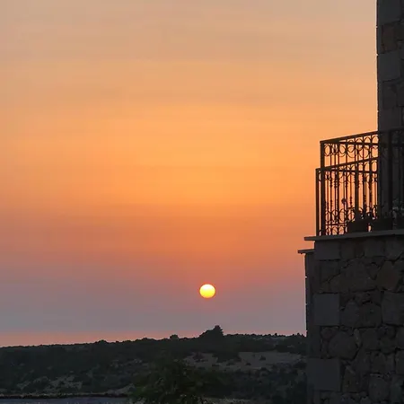 Pirnal Koey Evi Ayvacik (Canakkale)