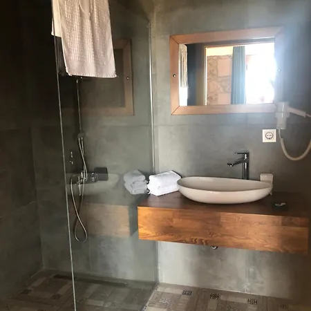 Pirnal Koey Evi Ayvacik (Canakkale)